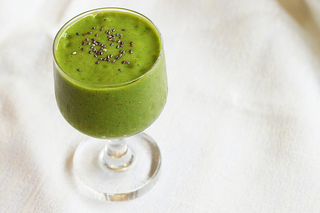 Batido alcalinizante de kiwi y agua de coco